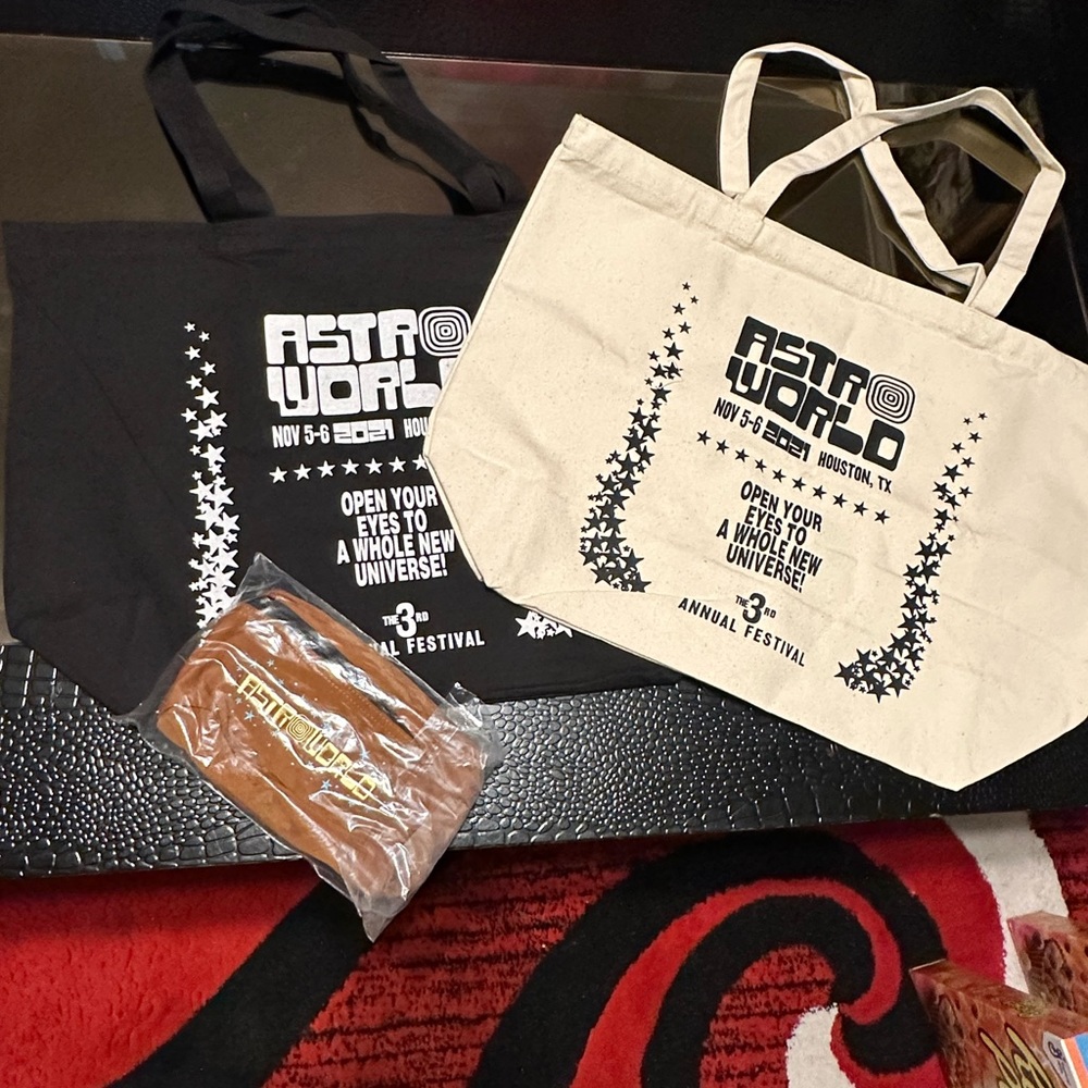 AstroWorld Travis Scott Bundle - Picture 2 of 3